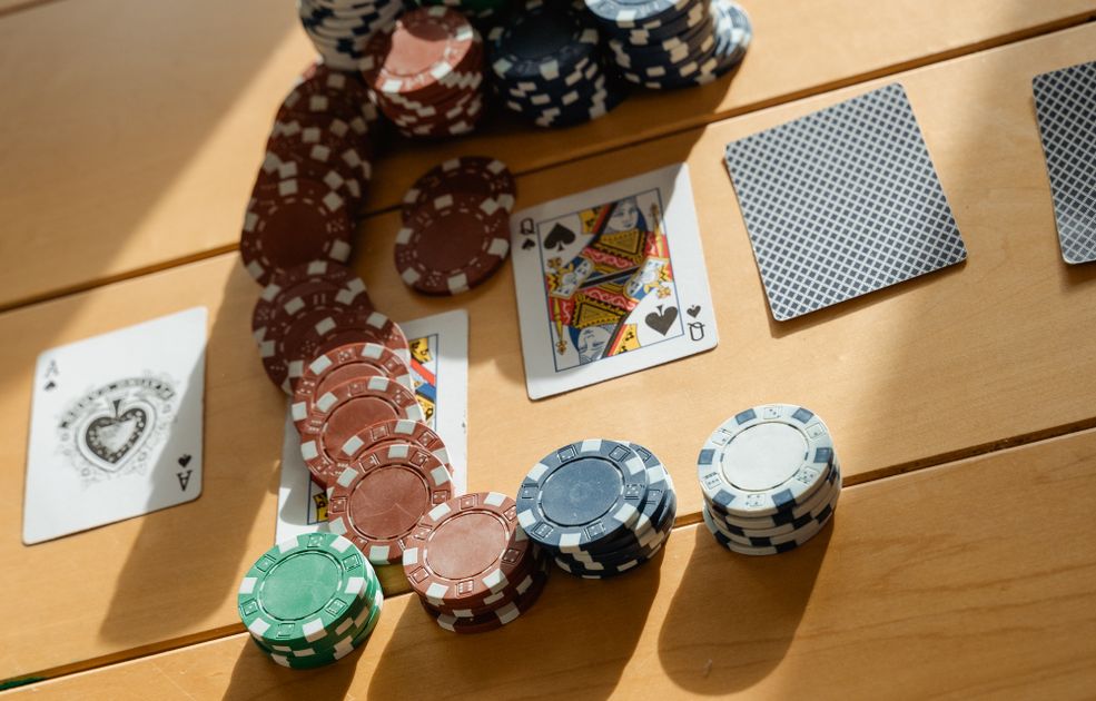 Online Casino: Spielautomaten und Live-Spiele im Überblick