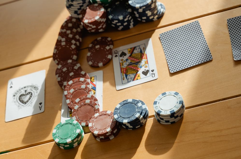 Online Casino: Spielautomaten und Live-Spiele im Überblick