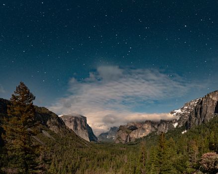 Malerische Berge & Himmel – Weltraum Hintergrundbild