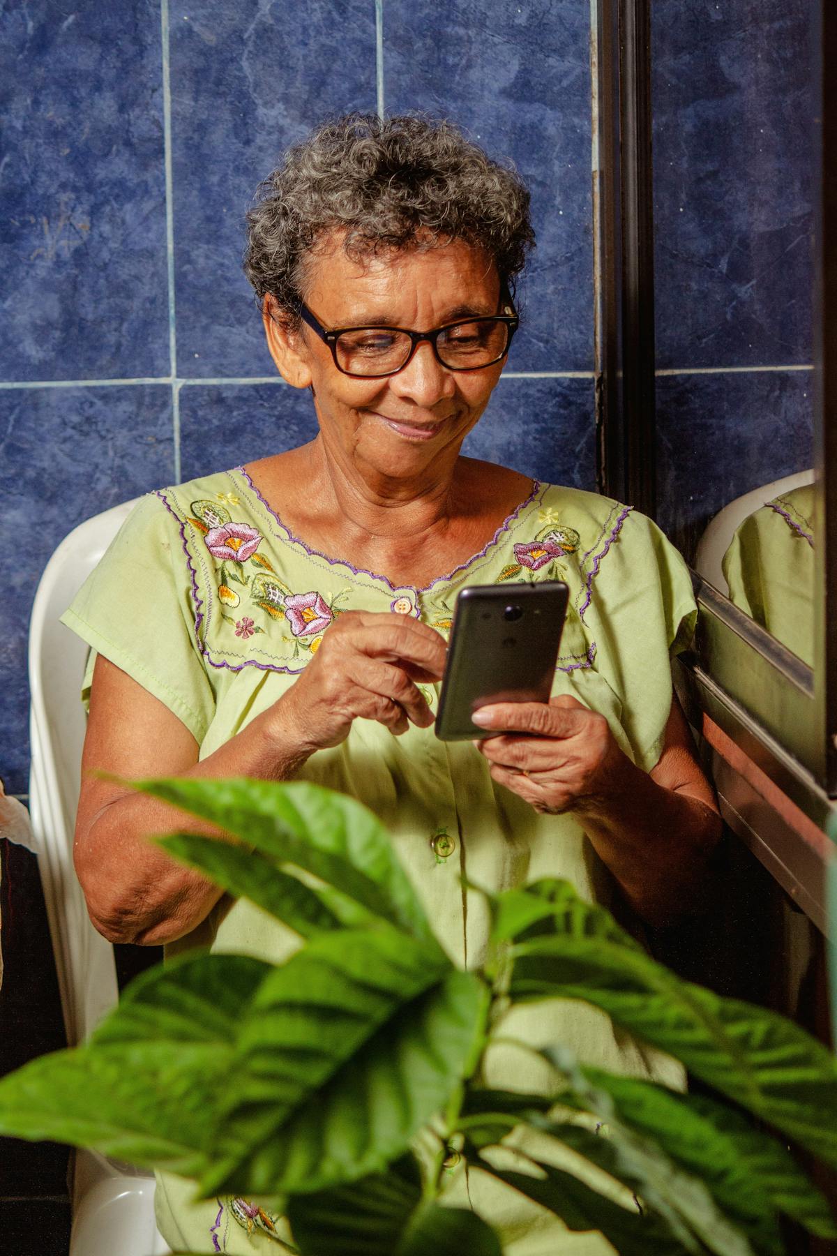 Older Women Solo Photos, Download The BEST Free Older Women Solo Stock Photos & HD Images