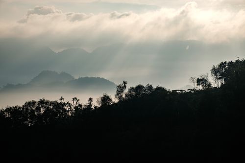 Free Captivating silhouette of mountains and trees in Chumphon, Thailand with dramatic sky. Stock Photo