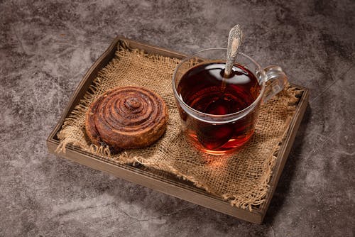 Photos gratuites de brioches à la cannelle, cuillère, petit-déjeuner