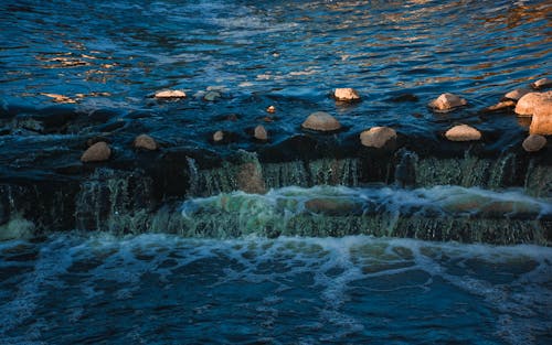 水と石の本体