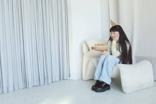 Gratis stockfoto met Aziatische vrouw, denim broeken, droefig