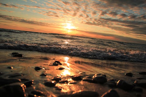 無料 日没時に撮影した海 写真素材