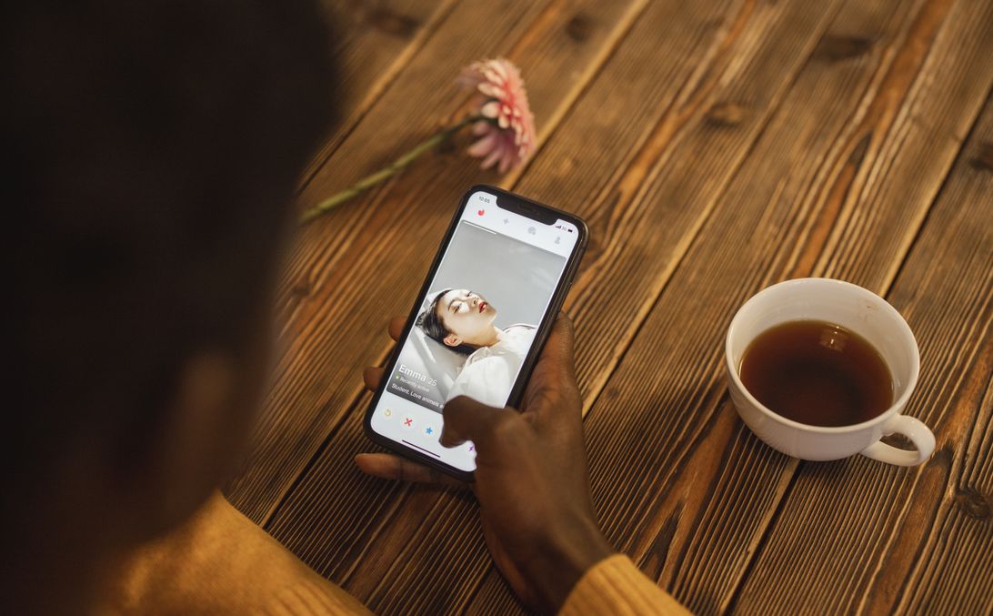 how to spot fake dating profiles