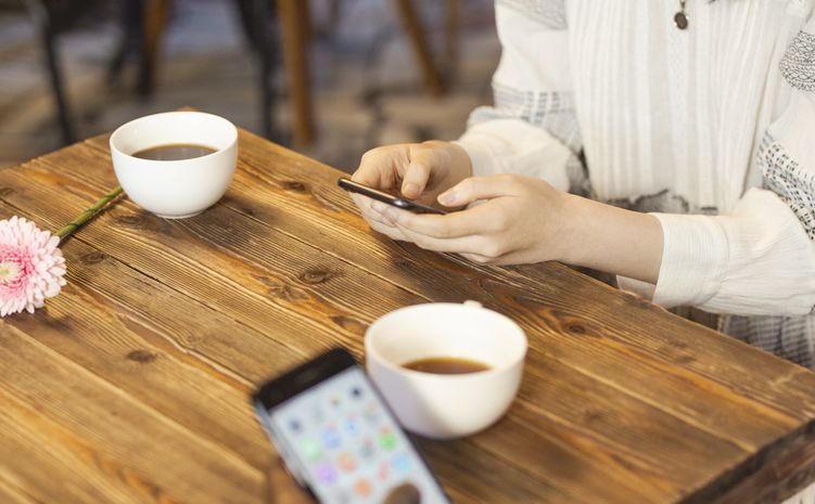 Online dating: starting a conversation on a niche platform