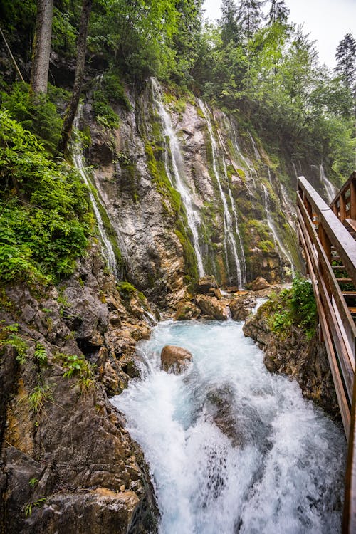 Foto profissional grátis de abismo, cachoeiras, caminho