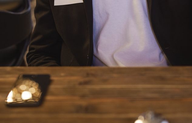 Online dating: starting a conversation on a niche platform