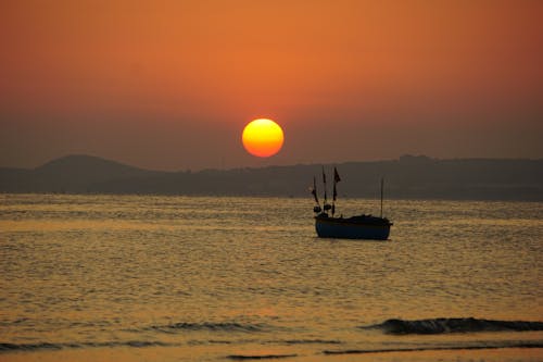 Δωρεάν στοκ φωτογραφιών με Ανατολή ηλίου, αυγή, βάρκα Φωτογραφία από στοκ φωτογραφιών