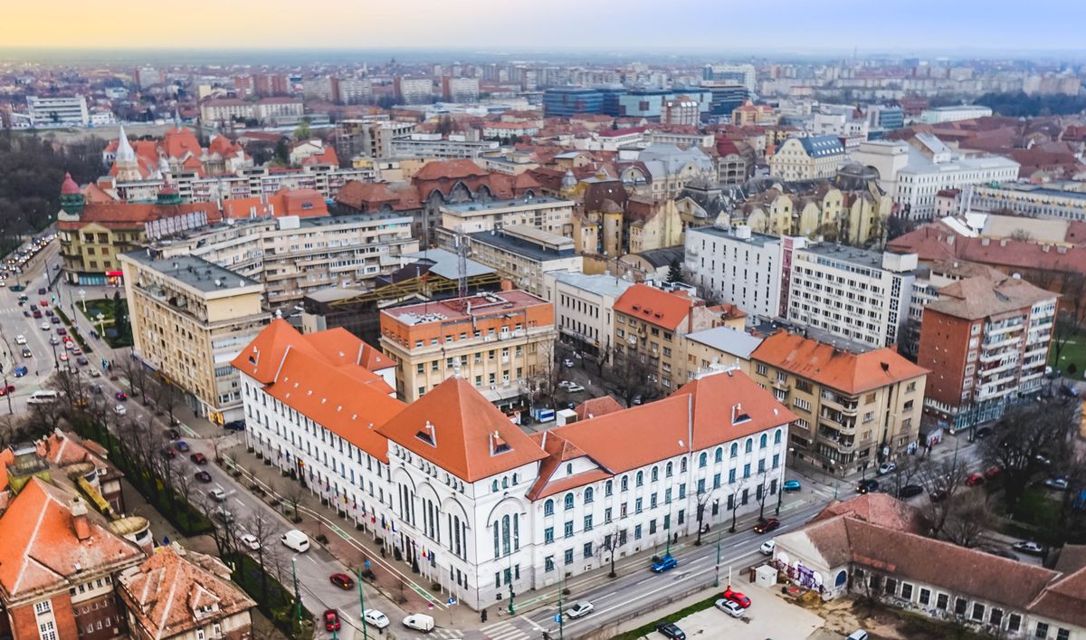 Acoperisurile portocalii ale Timisoarei vazute din aer