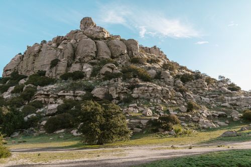 Free A stunning rocky mountain under a clear blue sky, showcasing natural beauty. Stock Photo