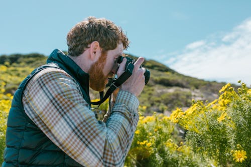 Gratis stockfoto met bebaarde, berg, camera