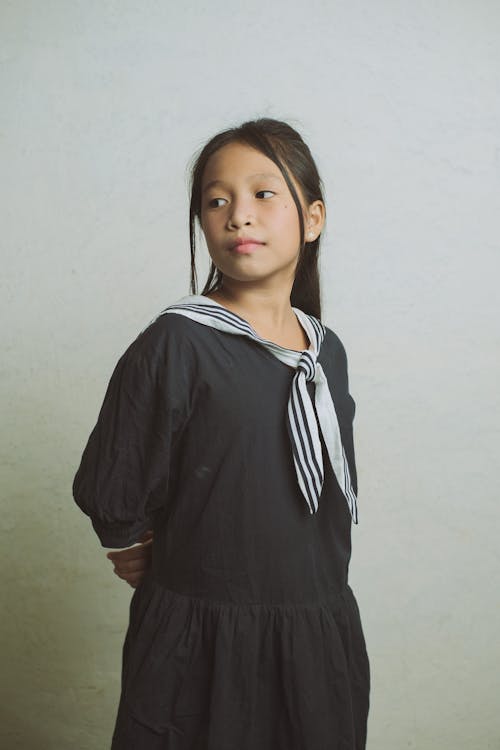 Darmowe zdjęcie z galerii z azjatycka dziewczyna, czarna sukienka, dorastający