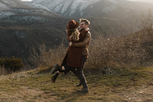 Foto profissional grátis de afeição, alegre, amor