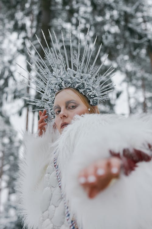 Free A Woman in White Costume with a Silver Crown Stock Photo