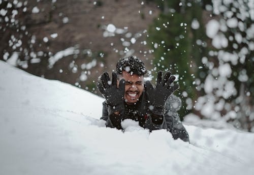 Fotobanka s bezplatnými fotkami na tému chladné počasie, človek, klamanie