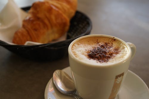 Fotobanka s bezplatnými fotkami na tému breakfest, croissant, káva