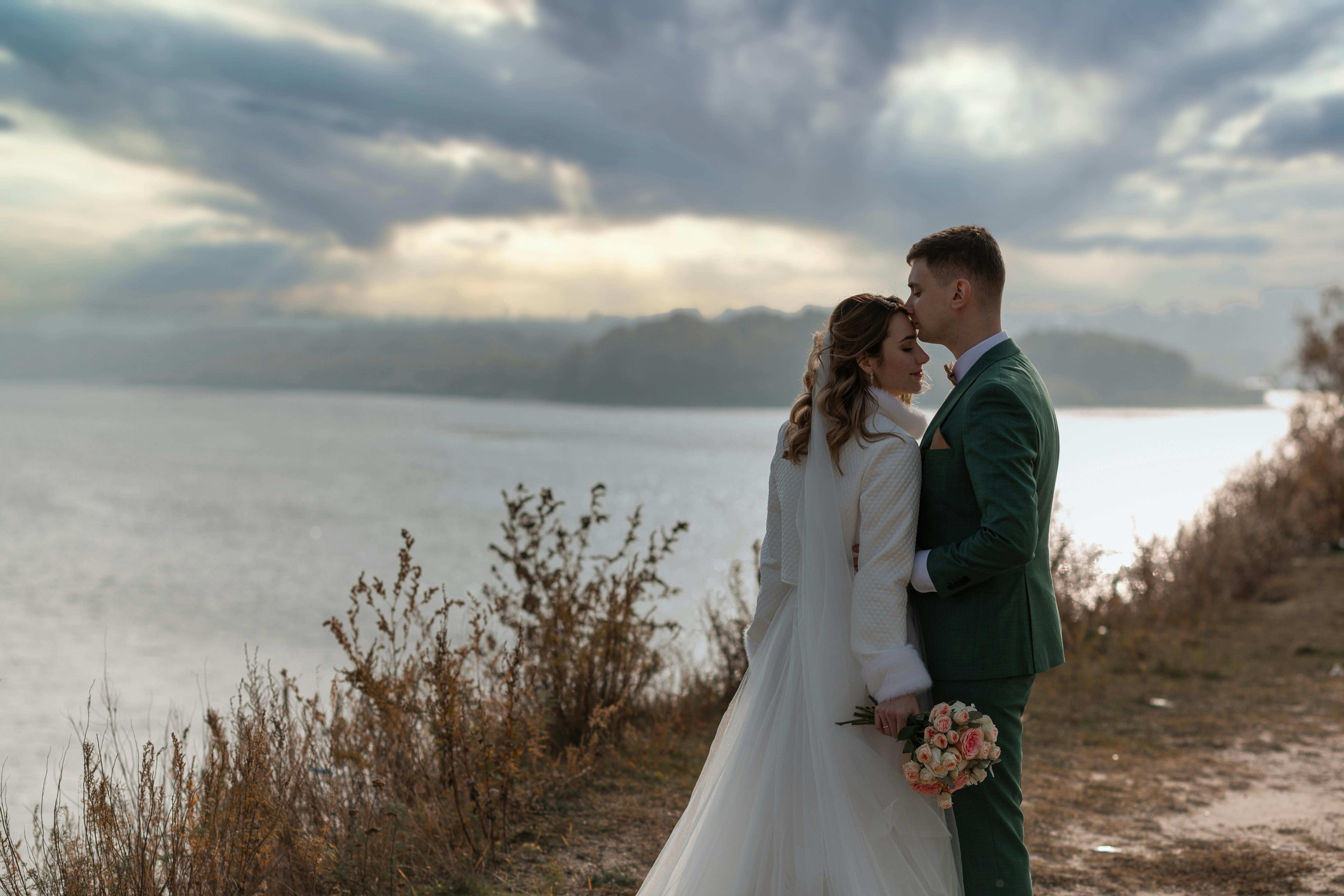 What is gray in dating?