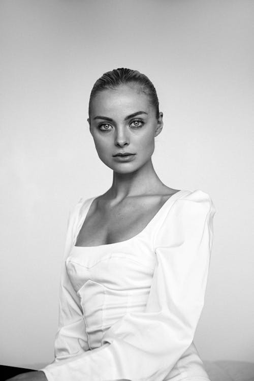 Free Black and White Photo of a Beautiful Woman Stock Photo