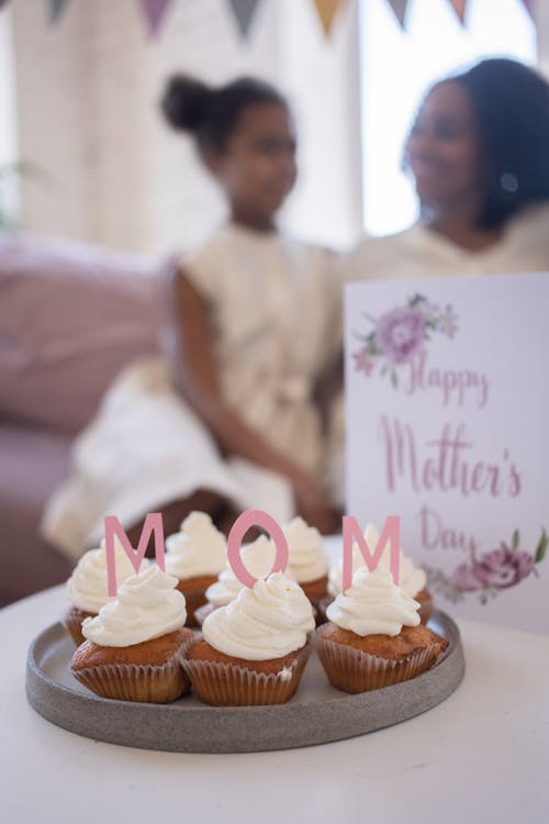 Cupcakes on Gray Round Tray