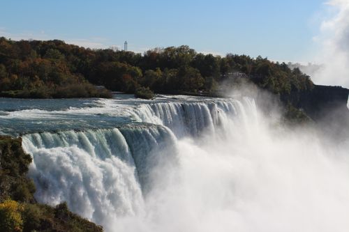 Free Experience the breathtaking beauty of Niagara Falls with vibrant autumn foliage. Stock Photo