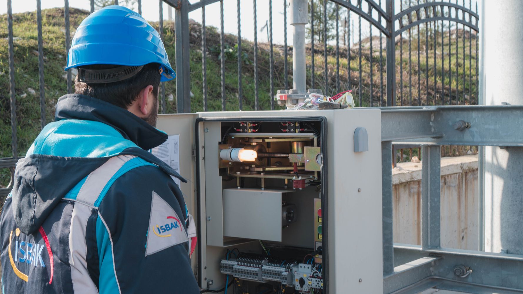 Licensed commercial electrician inspecting an external distribution panel in Dubai