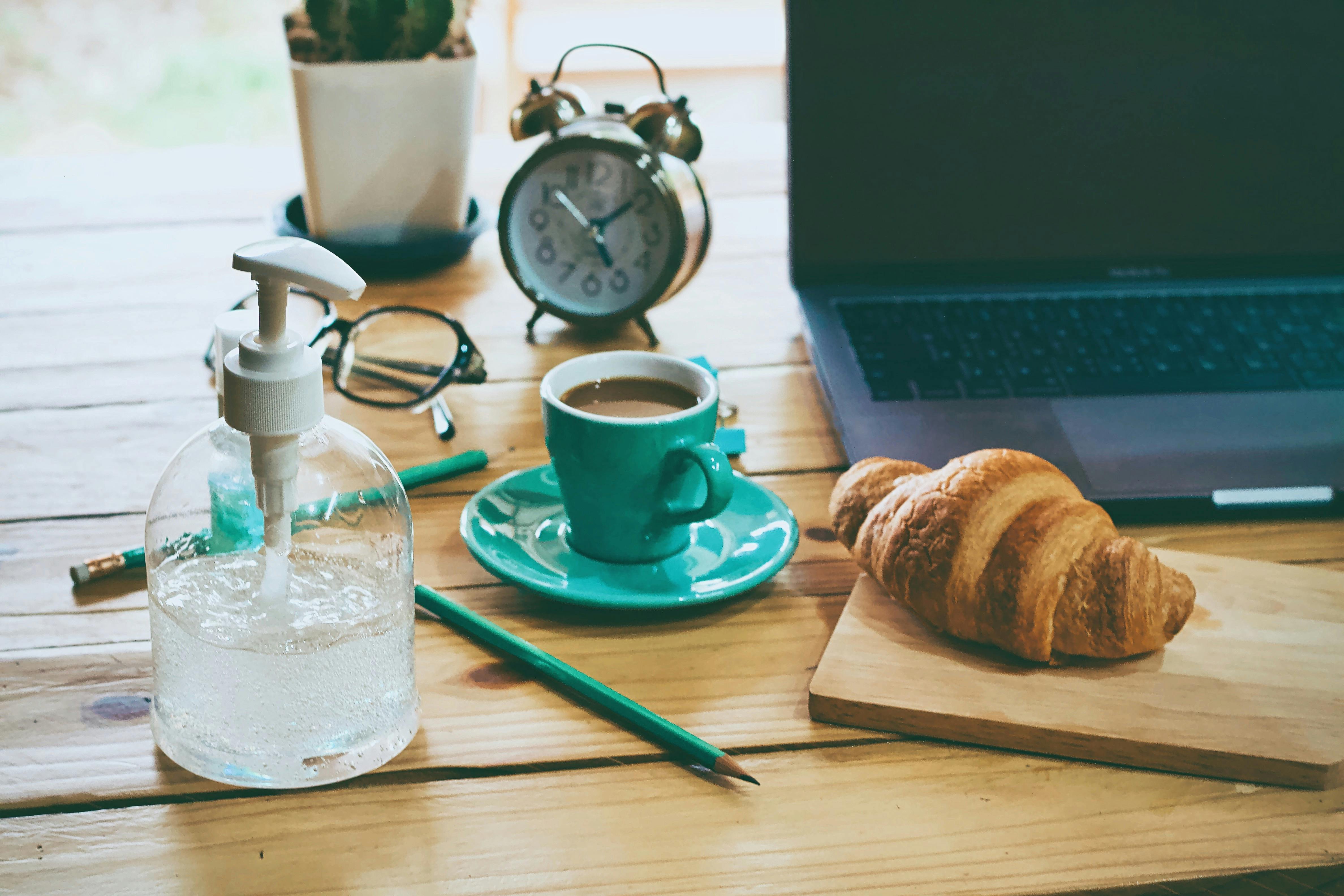 Remote work, safe travel: How to protect your employees and data during the holiday season — Photo by Junjira Konsang on Pexe