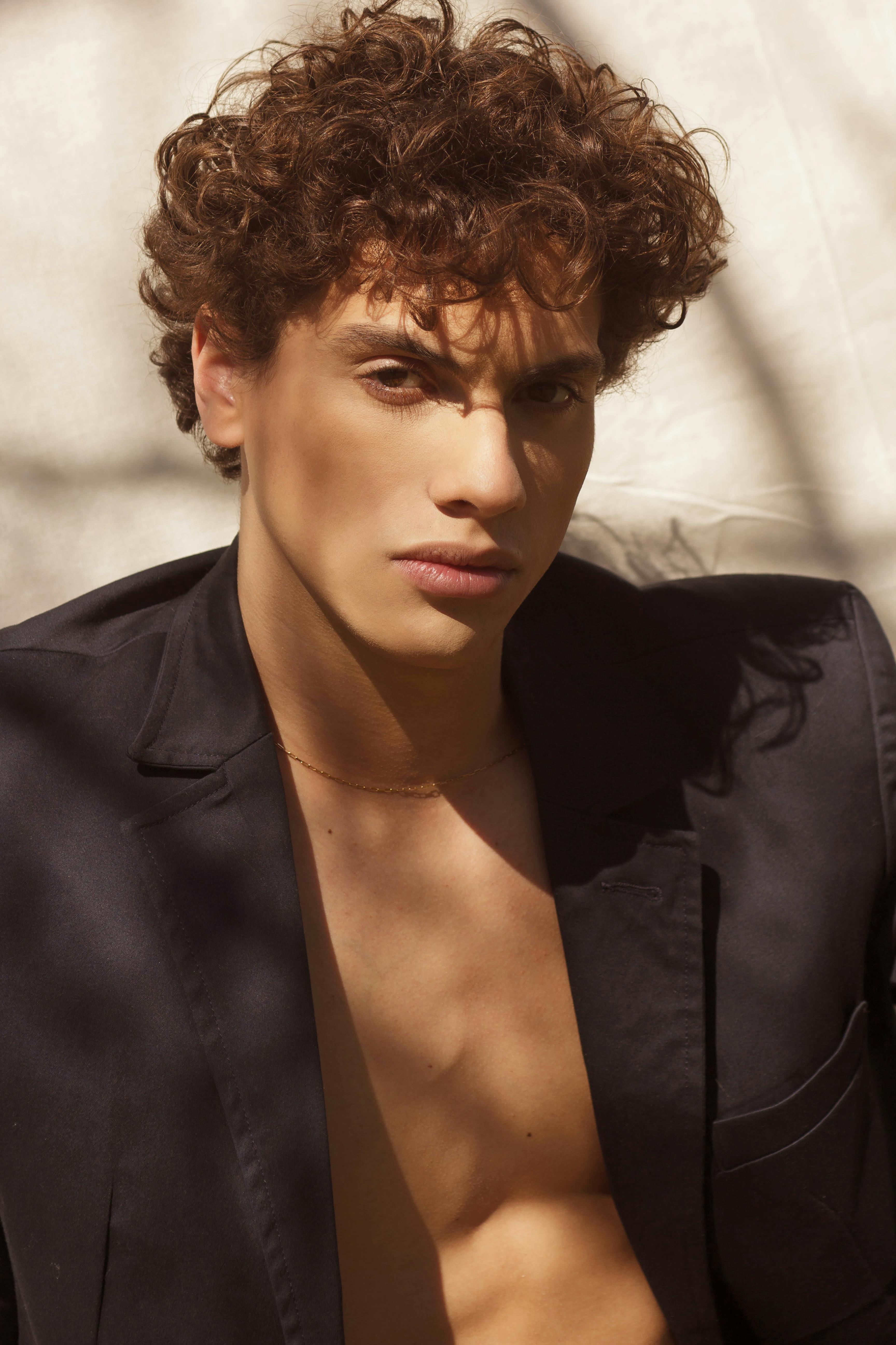 De franc Foto d'estoc gratuïta de a l'aire lliure retrat, adult jove, black blazer Foto d'estoc