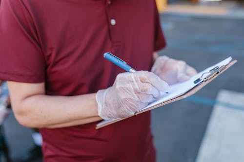 Photos gratuites de checklist, chemise marron, écrite