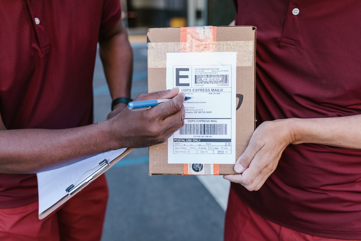 Delivery courier handing over a sealed package, representing the sample arrival process when ordering cotton bags for seeds from India