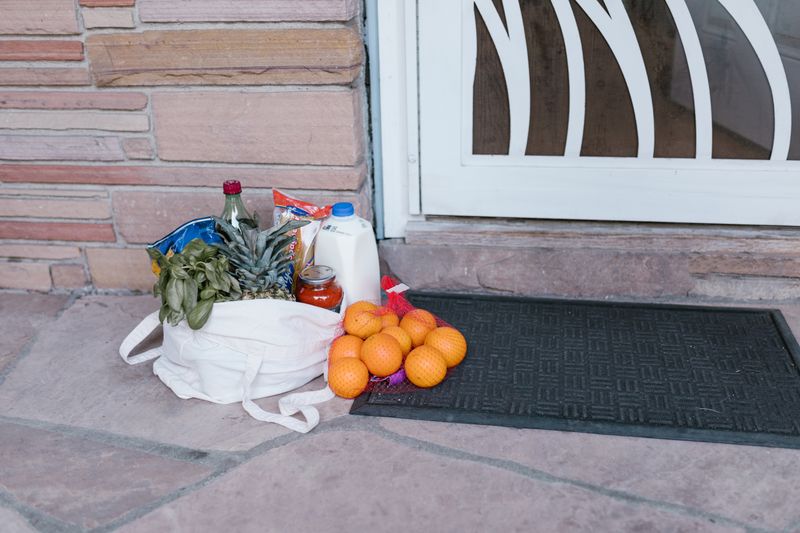 Reusable bag with groceries and fresh fruits