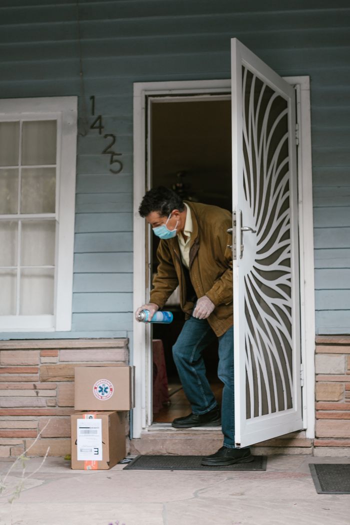 Technician treating a porch in Central district