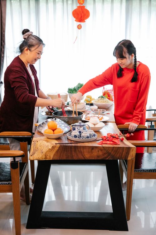 Free Grandmother and granddaughter preparing a meal together at home. Stock Photo