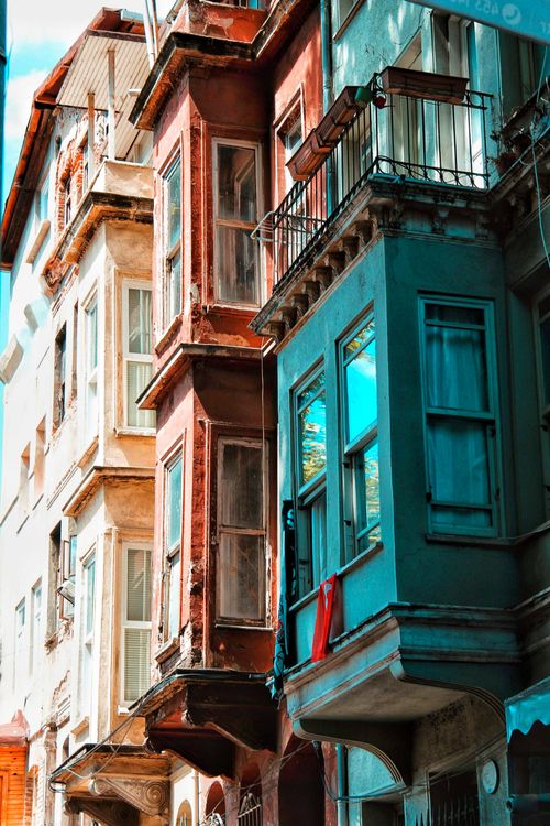 Free Vertical shot of vibrant old buildings in İstanbul's streets, showcasing historical architecture. Stock Photo