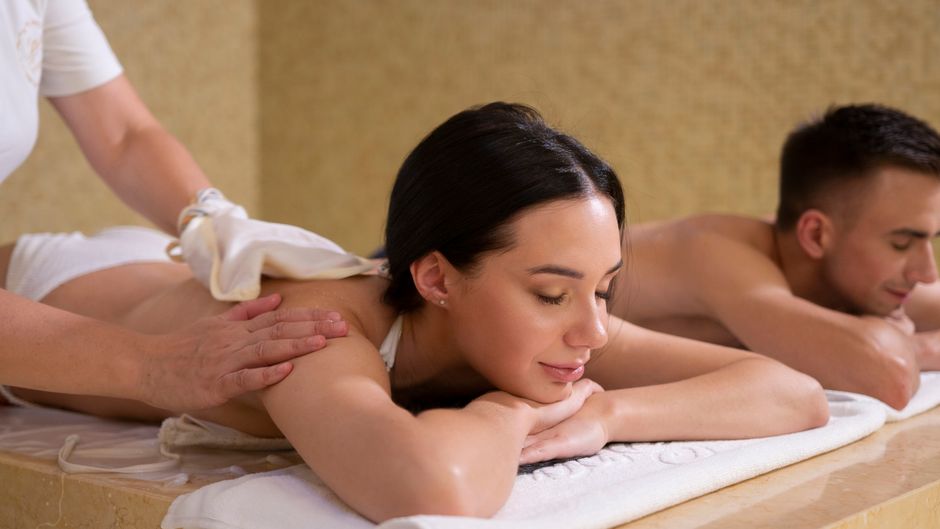 What to Expect During Your First Couples Massage in Houston: A Complete Guide