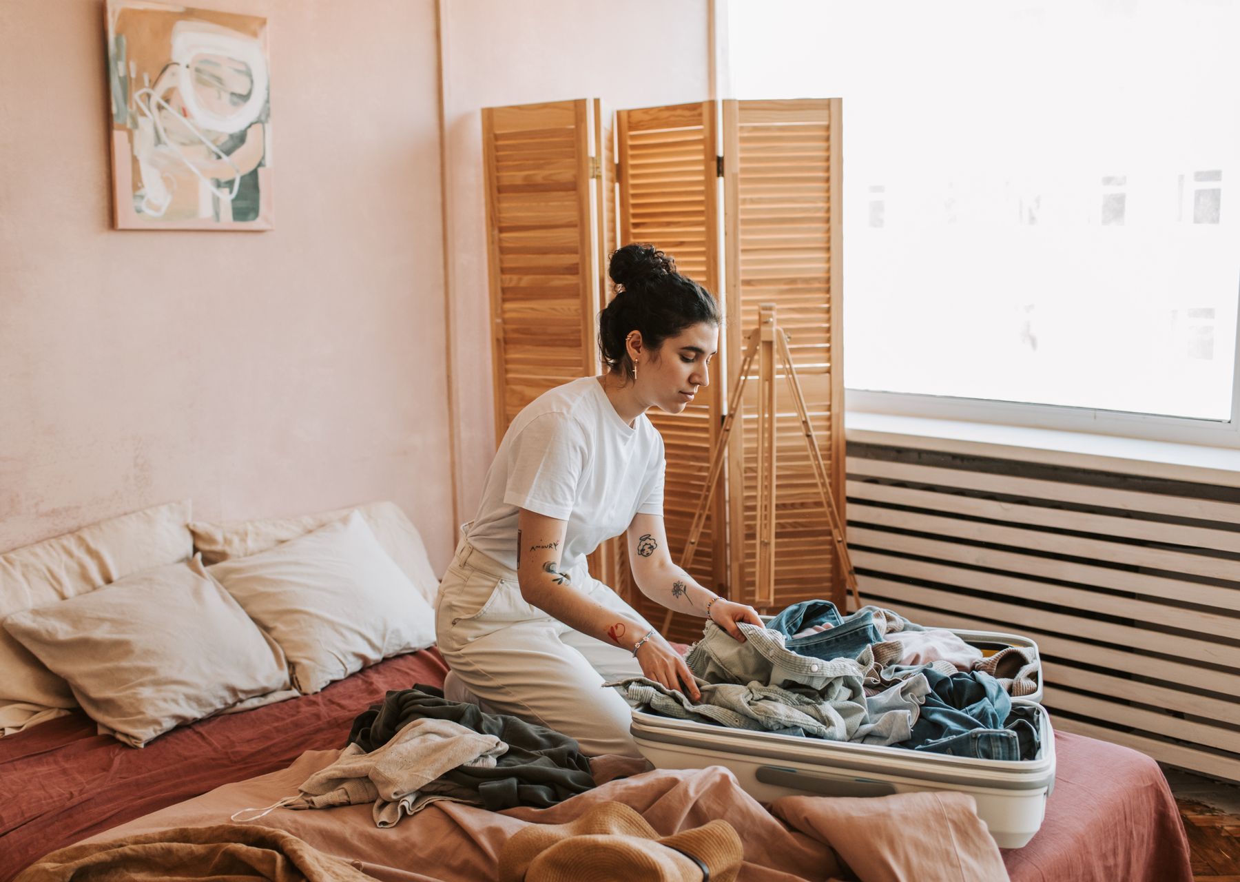 Student removals anywhere in the UK — crew wrapping and loading on moving day