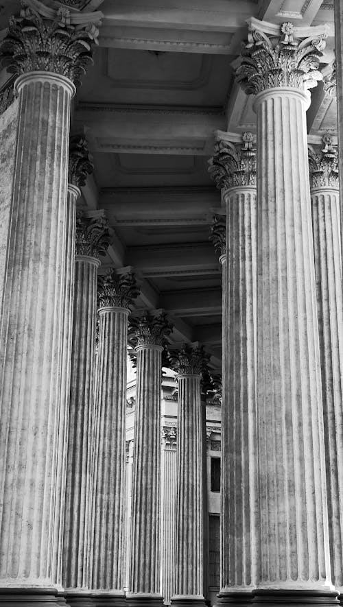 Gratis Immagine gratuita di bianco e nero, colonne, pilastri Foto a disposizione