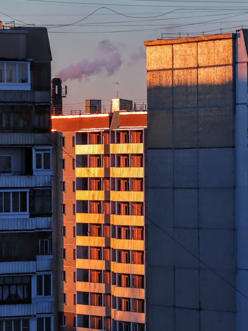 Foto d'estoc gratuïta de alba, arquitectura, blocs de pisos