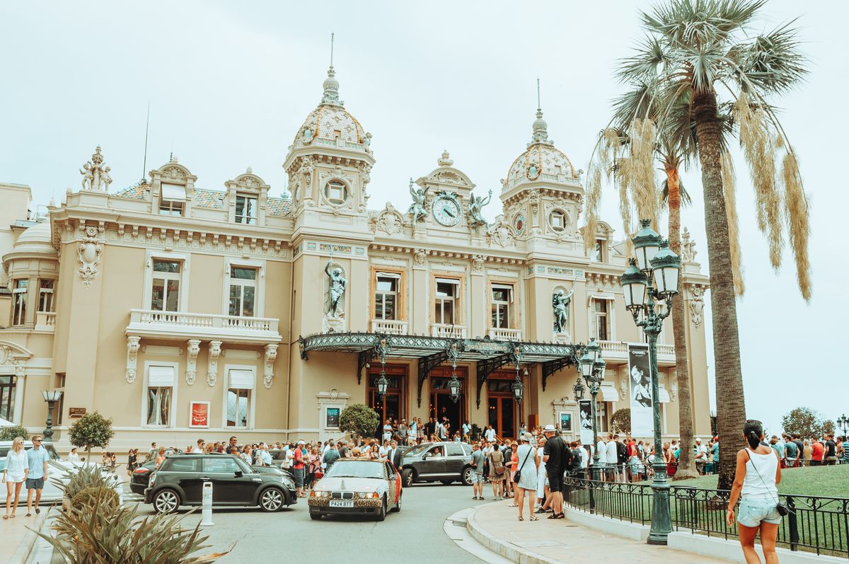 Casino de Monte-Carlo &agrave; Monaco sous le soleil