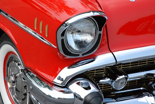 Ücretsiz Kırmızı Ve Gri Klasik Otomobil Stok Fotoğraflar