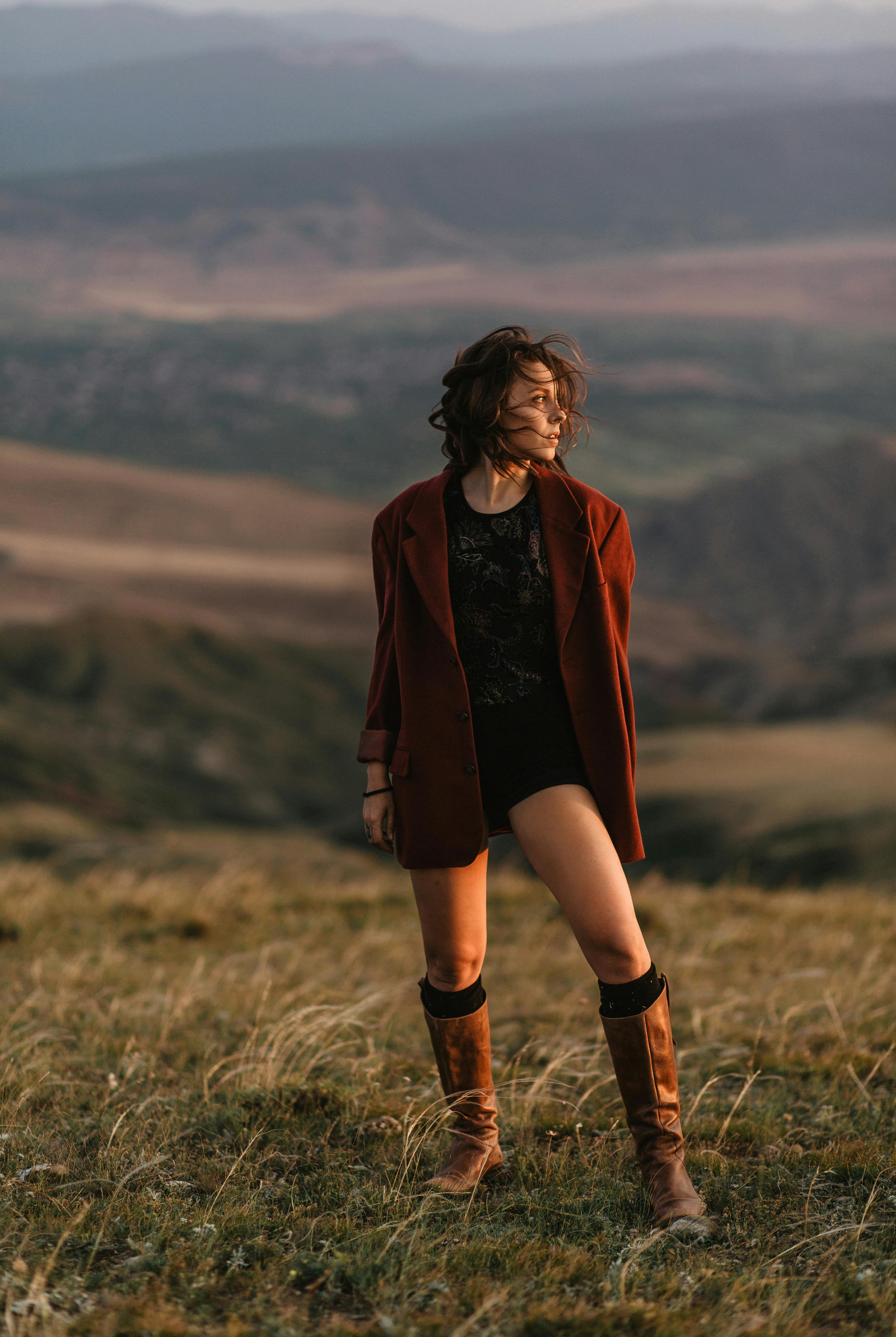 Základová fotografie zdarma na téma hnědý kabát, kopec, plný výstřel