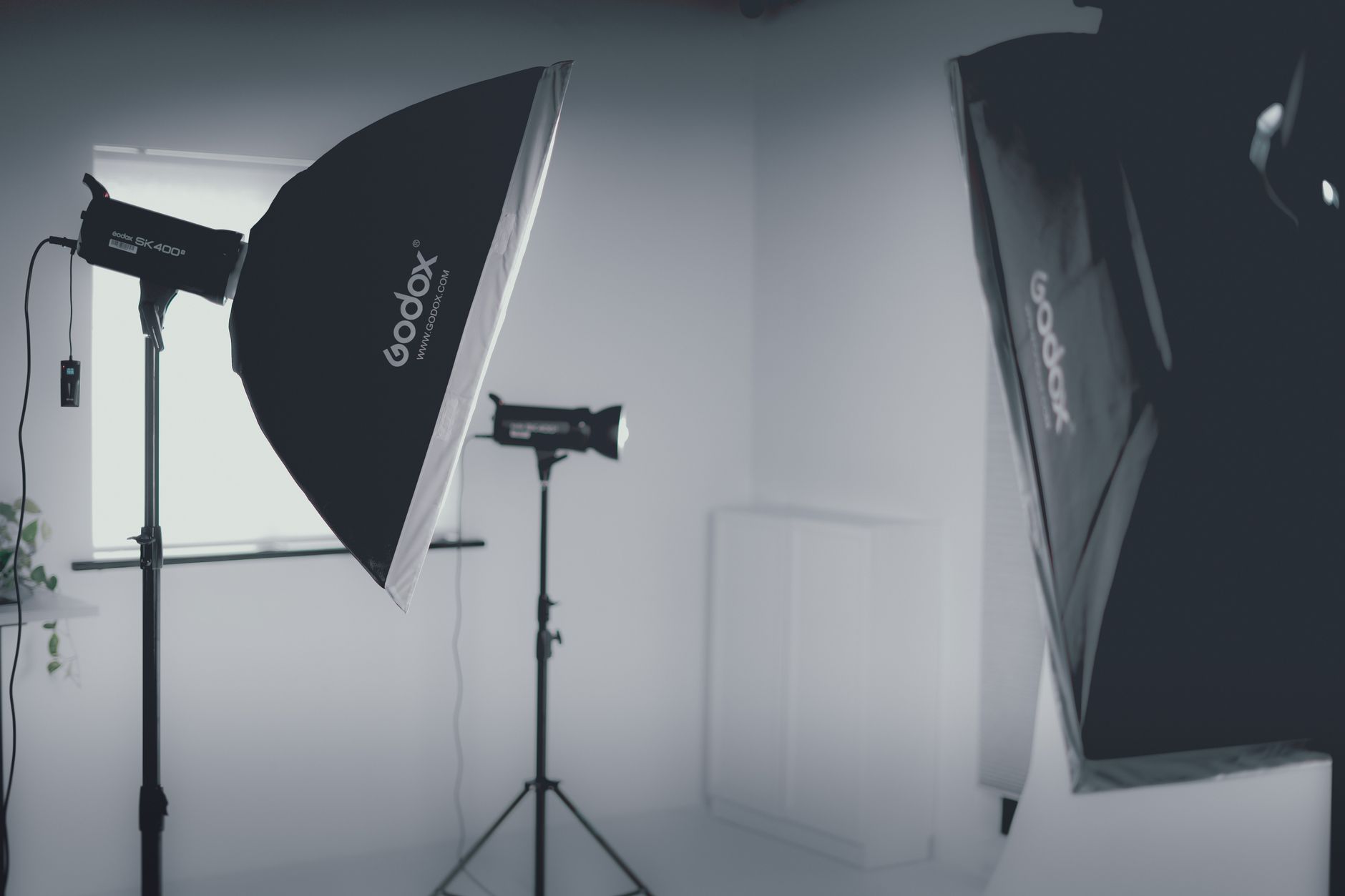 Off-camera flash dla początkujących: jak ustawić jedną lampę