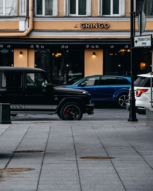 BMW vs Mercedes second hand în România: Ce alegi?