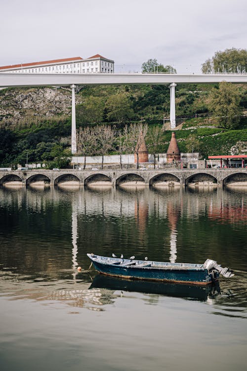 Δωρεάν στοκ φωτογραφιών με αντανάκλαση, βάρκα, γέφυρα Φωτογραφία από στοκ φωτογραφιών