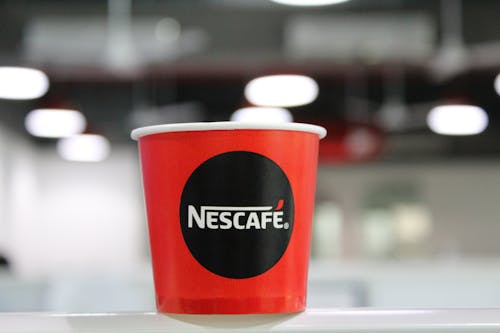 Xícara De Café Nescafe Vermelha E Preta