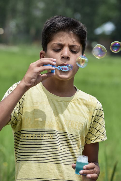 Photos gratuites de des bulles, espace extérieur, garçon