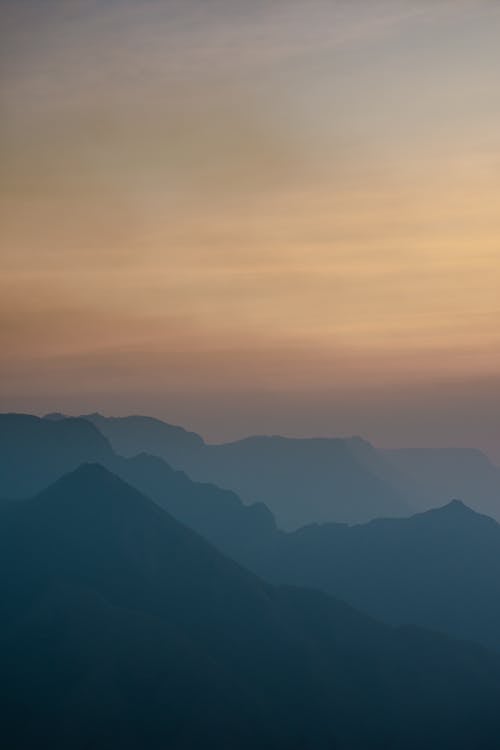 Gratis stockfoto met bergen, dageraad, gratis achtergrond Stockfoto