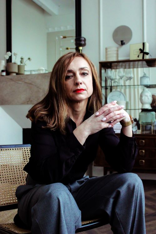 Free Confident businesswoman sitting indoors, showcasing professionalism and poise. Stock Photo