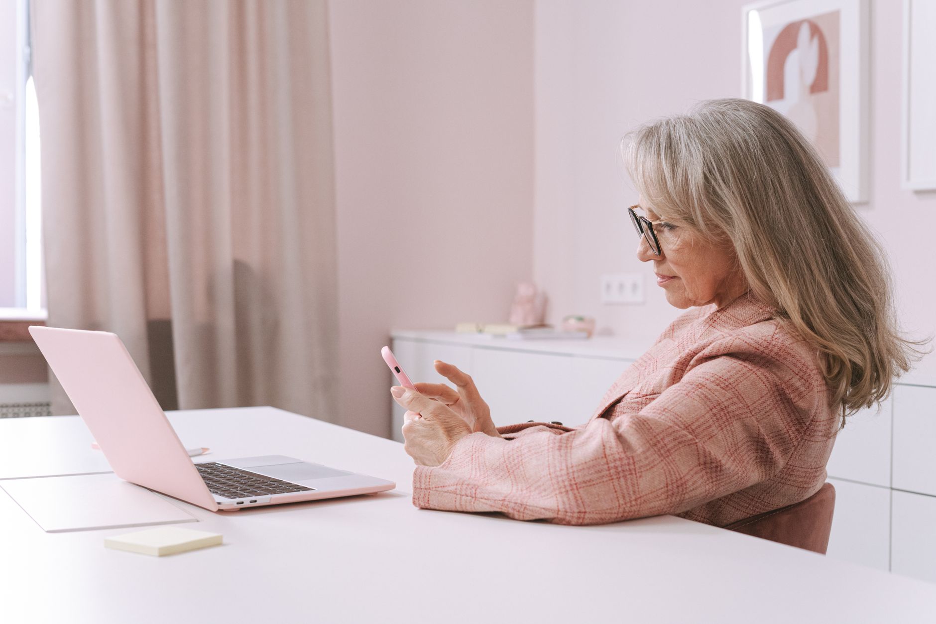 Living Independently with Wet Age-Related Macular Degeneration (AMD)